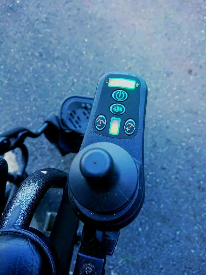 電動車椅子 2024年購入品 (日本全国送料無料) 買い物や病院等に