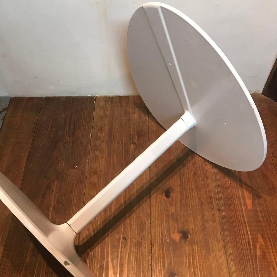 美品　鉄製　ホワイト　サイドテーブル　annachen デザイン　ナイトテーブル