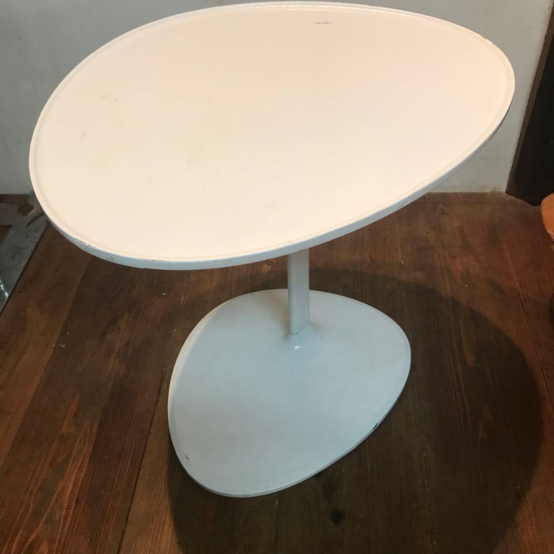 美品　鉄製　ホワイト　サイドテーブル　annachen デザイン　ナイトテーブル