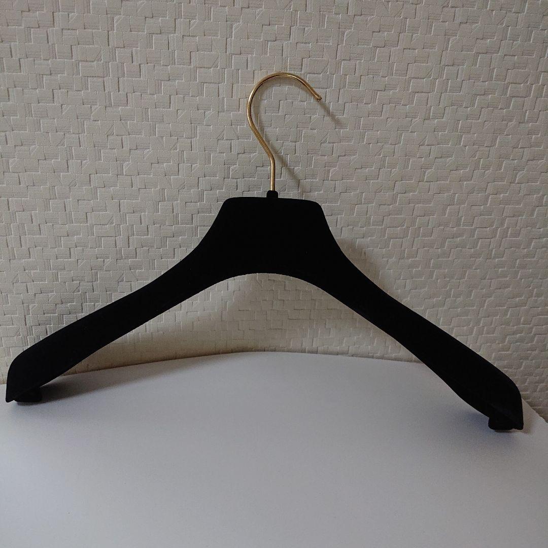 CHANEL シャネルハンガー ベロア 1本 黒 ロゴマーク ゴールド - メルカリ