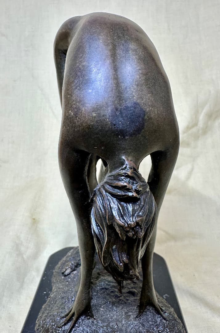 銅製彫刻・「ビーチの女」躍動的精美彫刻・