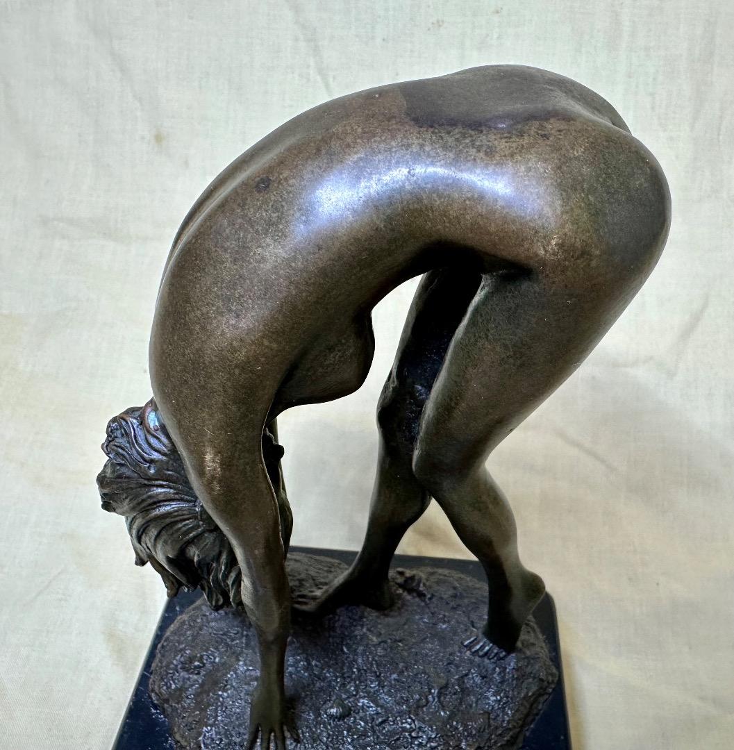 銅製彫刻・「ビーチの女」躍動的精美彫刻・