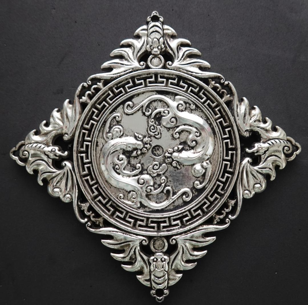 倒福 幸運を招く中国の扉の飾り