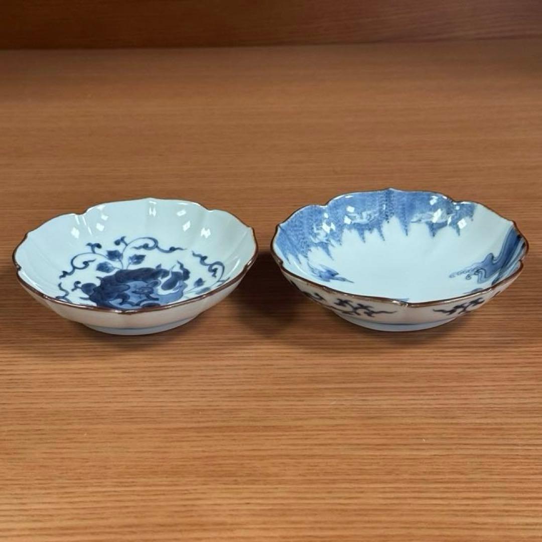 有田焼 李荘窯 渕錆染付獅子唐草文/雨降波鳥文 輪花4寸皿 2枚セット☆