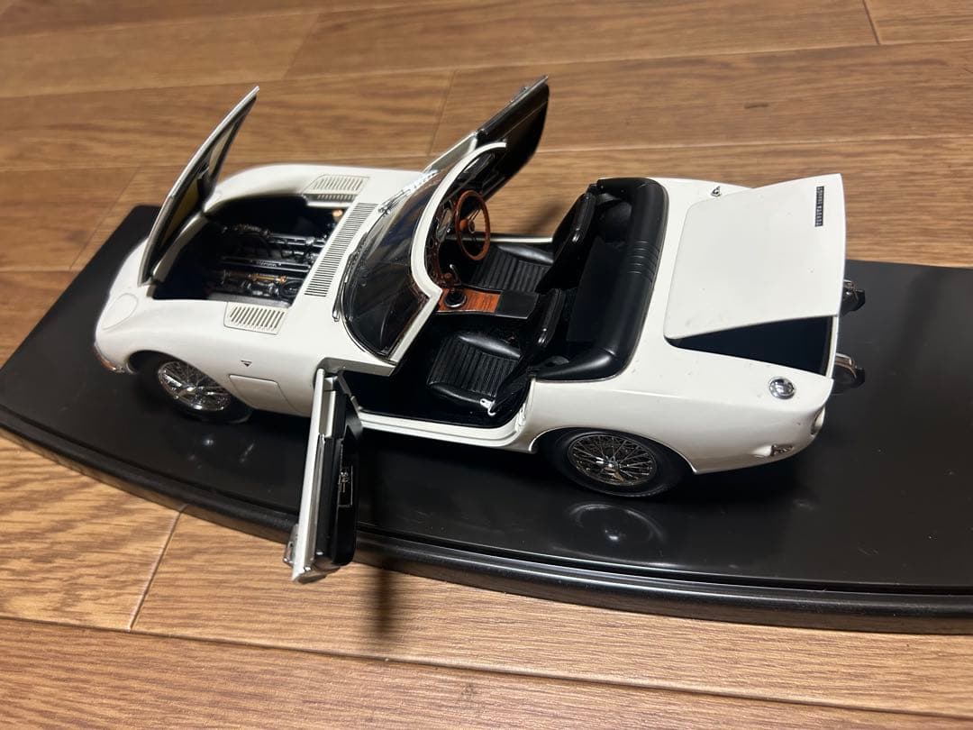 トヨタ2000GT 007ボンドカー 白オープンカー 1/18 AUTOART - メルカリ