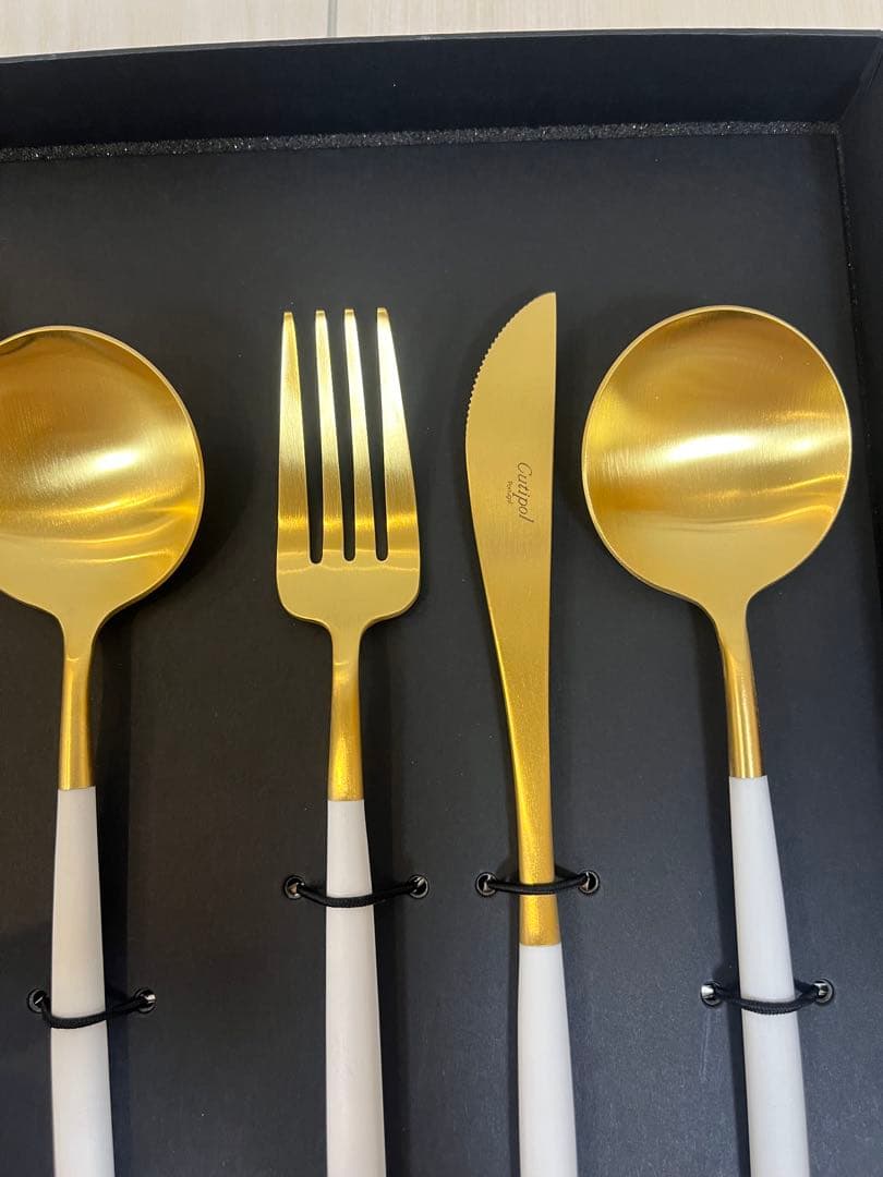 【新品 未使用】 クチポール　カトラリー　6点　化粧箱付き　ホワイト ゴールド
