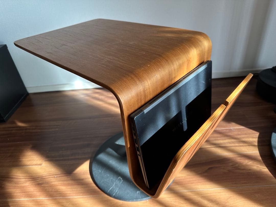 BoConcept 成形合板 サイドテーブル マガジンラック付｜北欧モダン