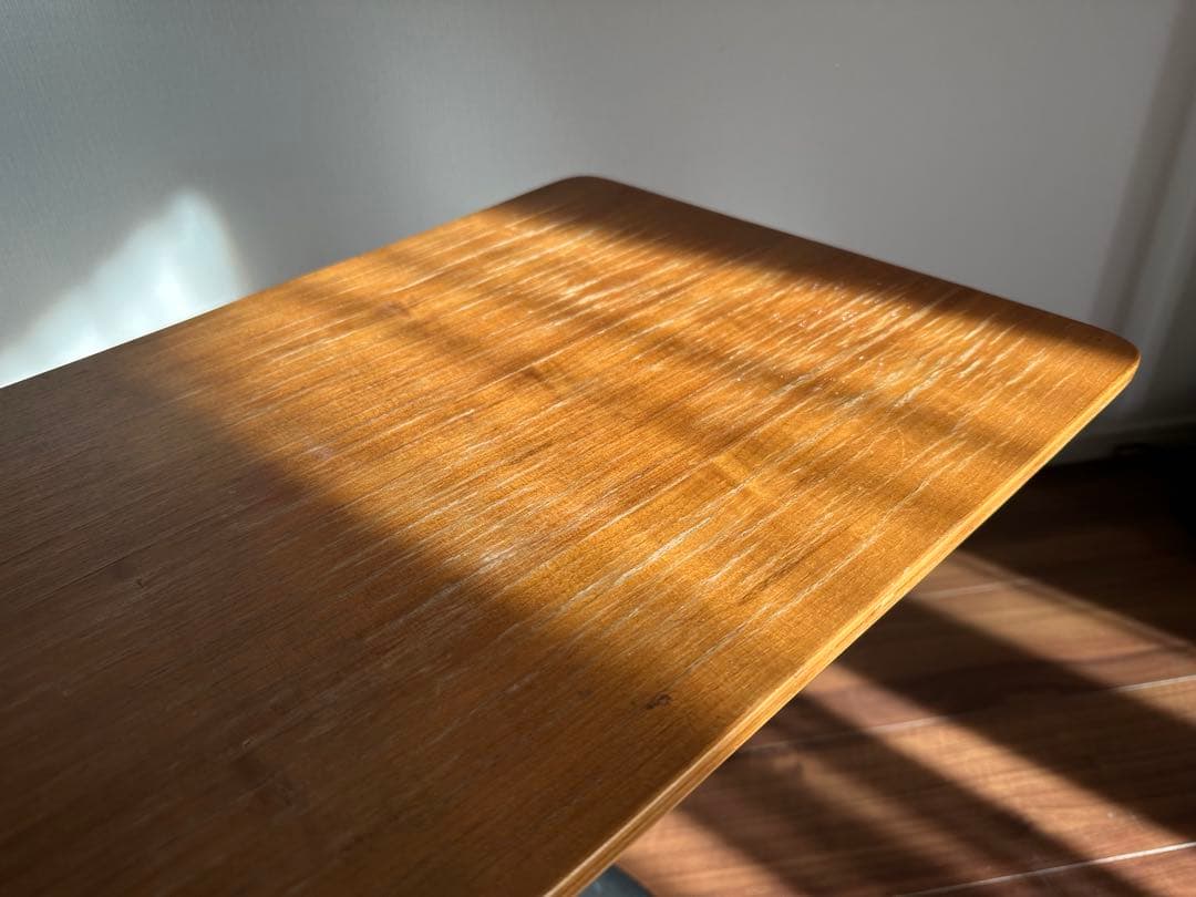 BoConcept 成形合板 サイドテーブル マガジンラック付｜北欧モダン