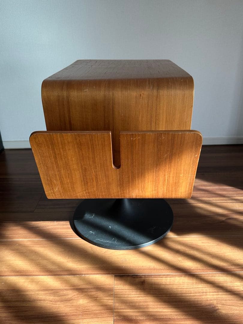 BoConcept 成形合板 サイドテーブル マガジンラック付｜北欧モダン