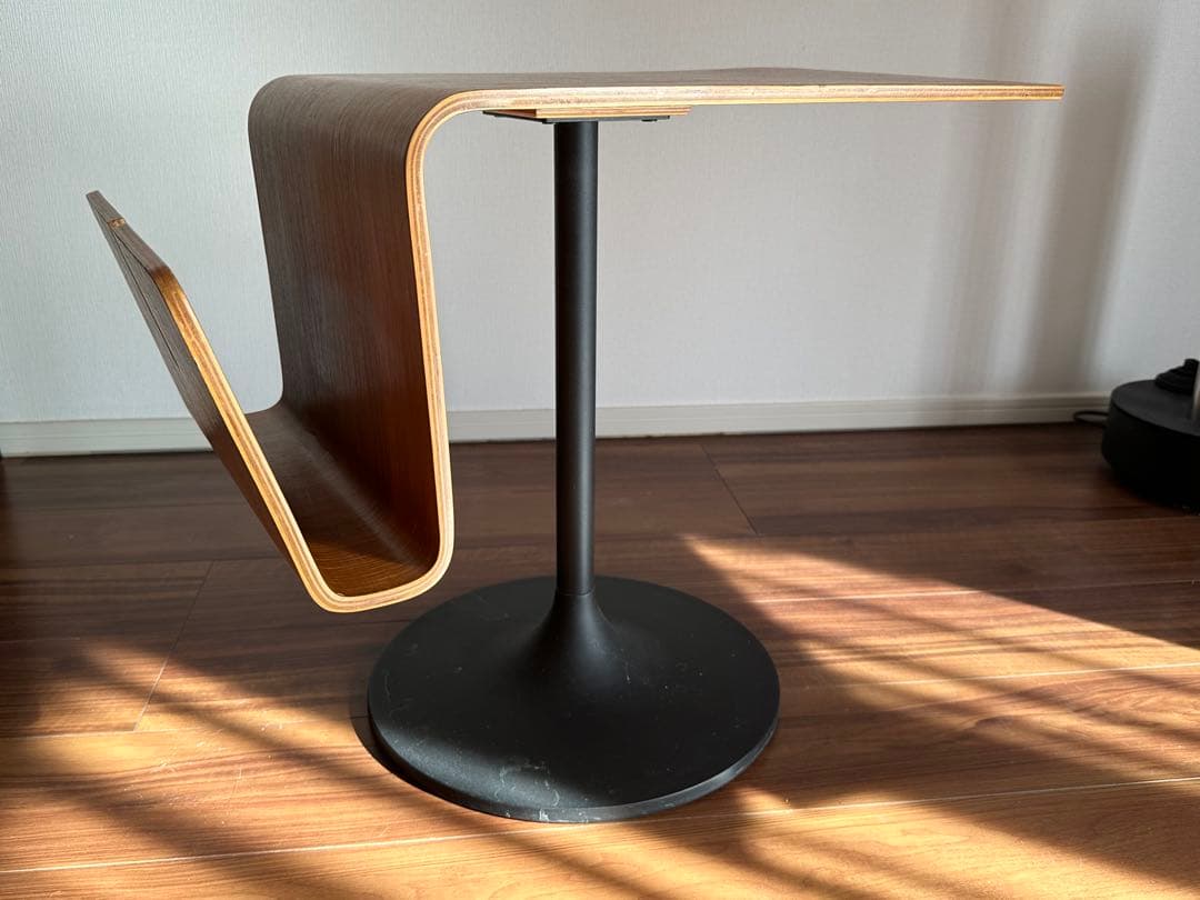 BoConcept 成形合板 サイドテーブル マガジンラック付｜北欧モダン