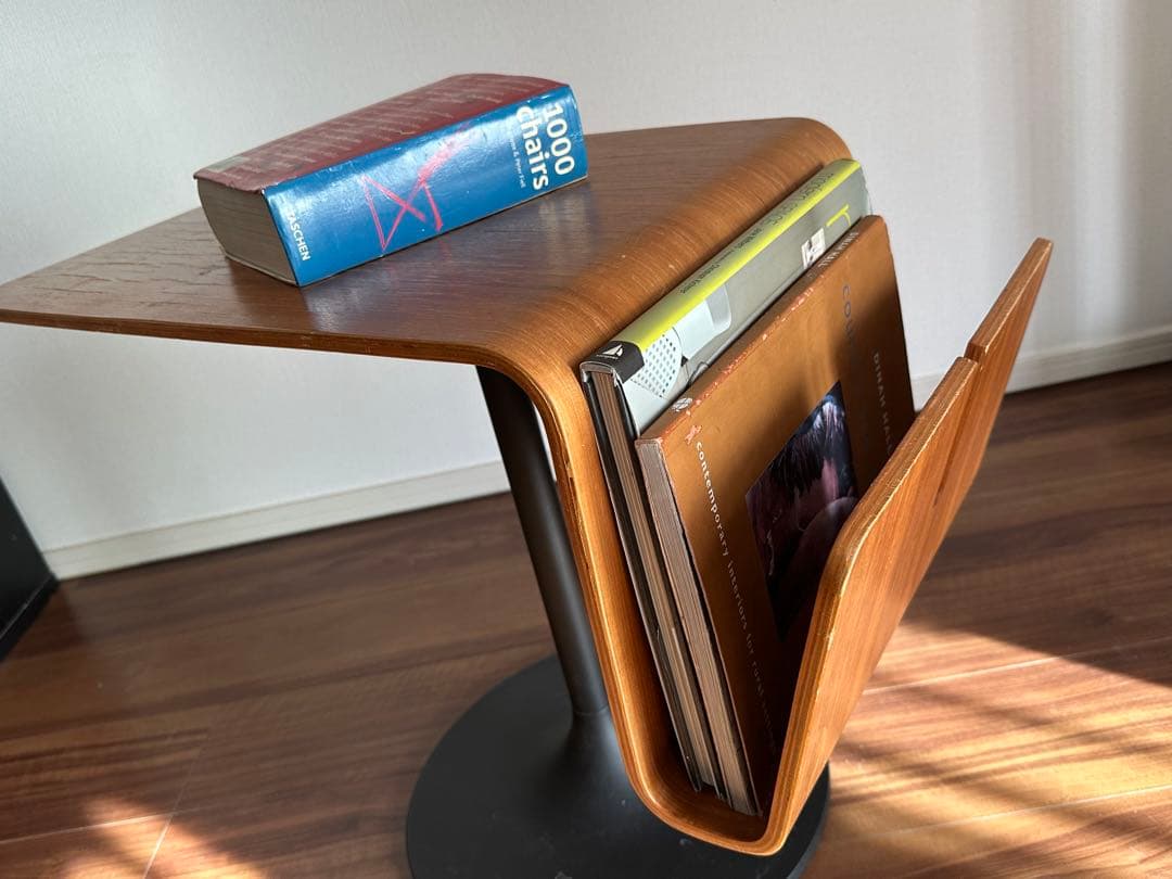 BoConcept 成形合板 サイドテーブル マガジンラック付｜北欧モダン