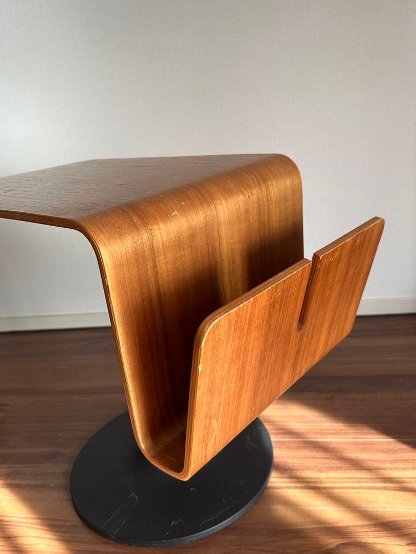 BoConcept 成形合板 サイドテーブル マガジンラック付｜北欧モダン