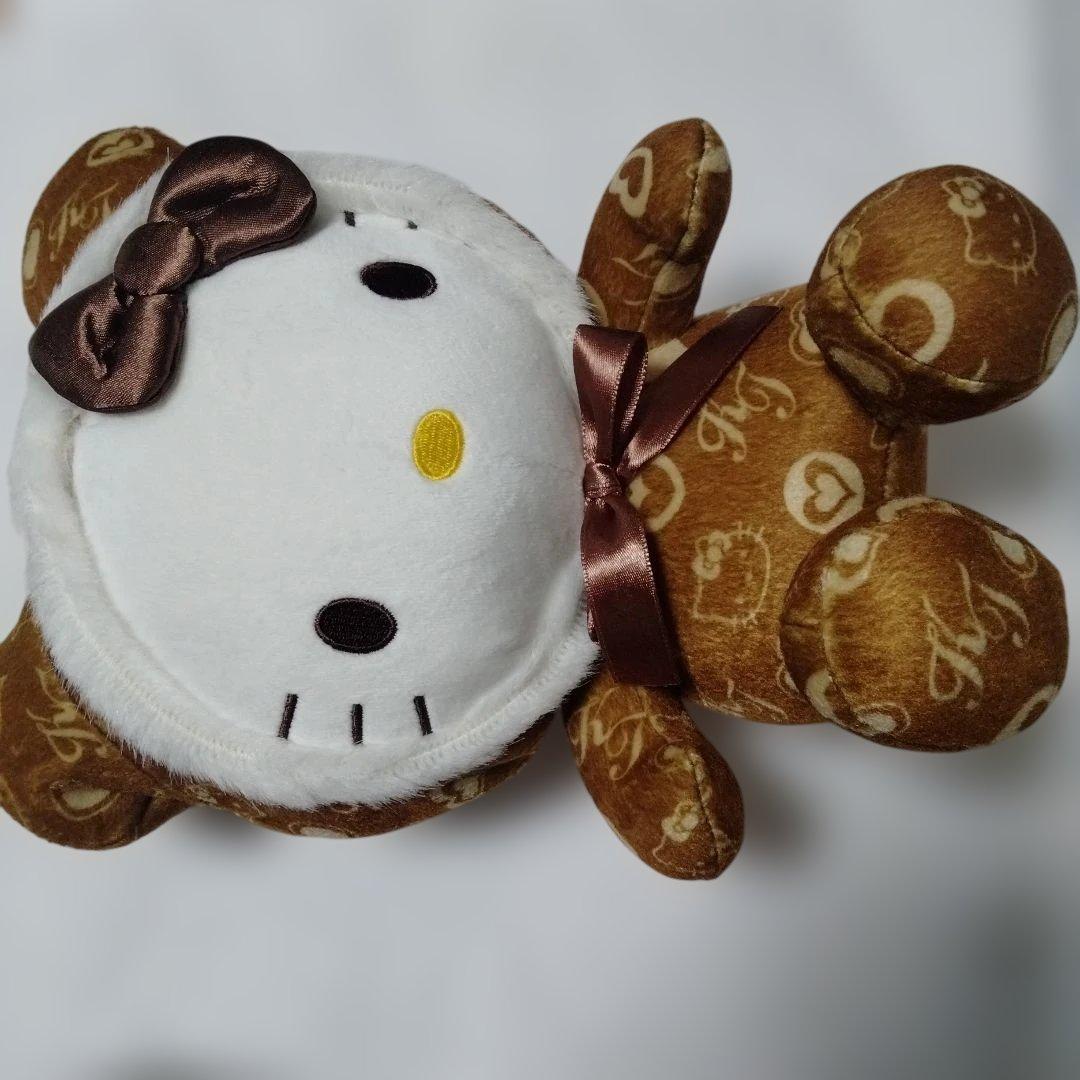 限定】サンリオ ハローキティ モノグラムぬいぐるみ（ブラウン）キティ