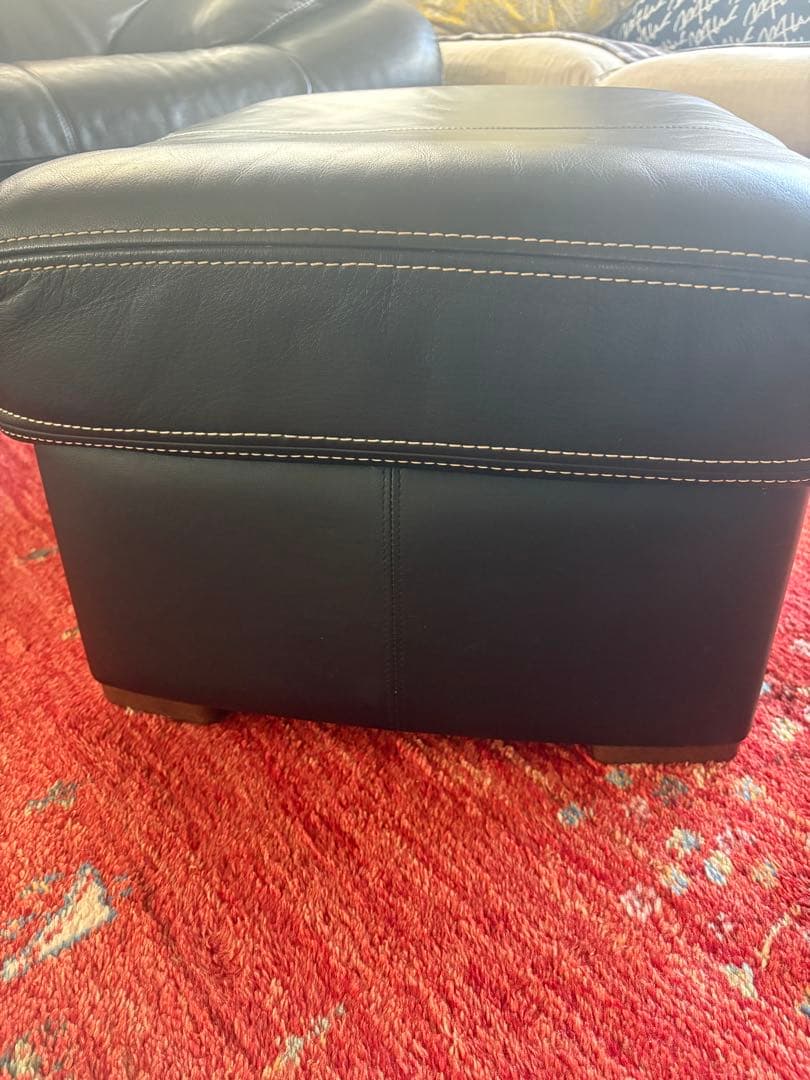 カリモク オットマン　本革　 ZT7306Ｋ001 ブラック