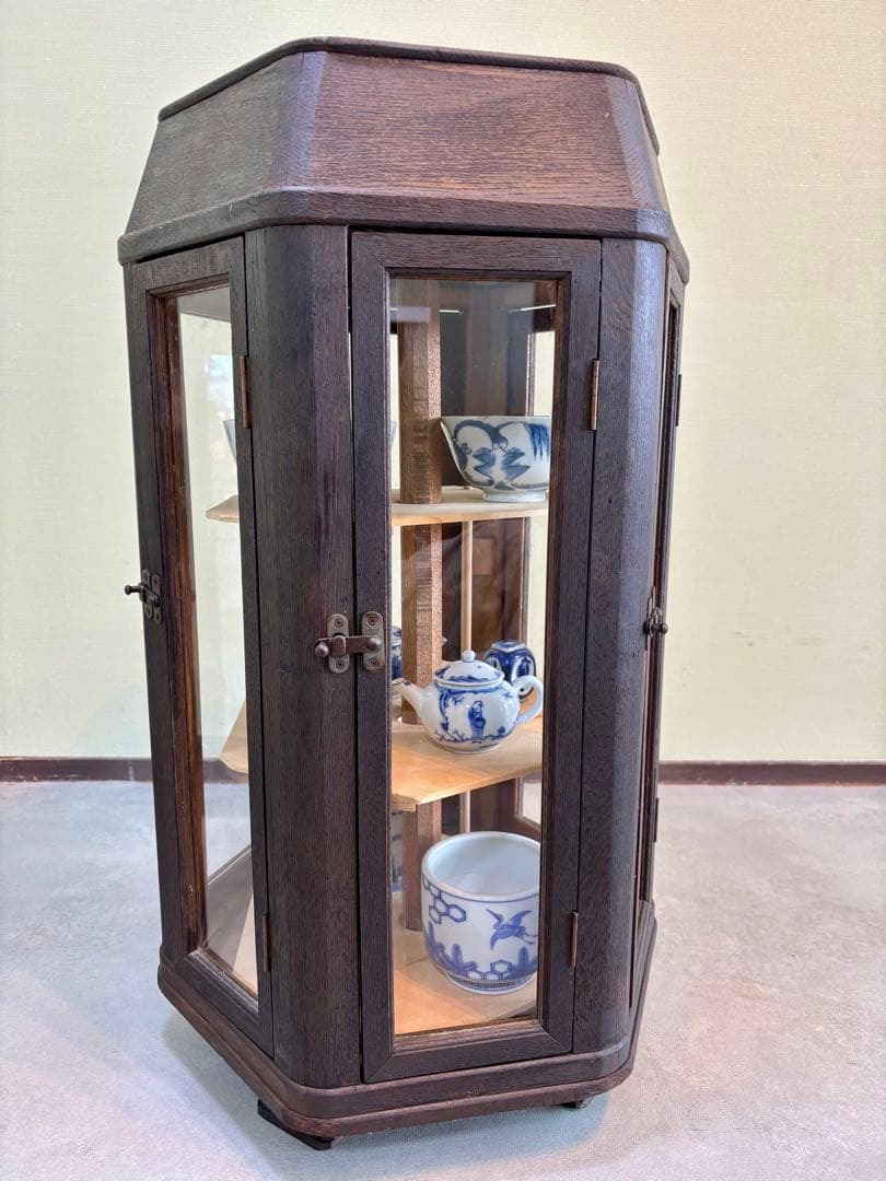 回転式 ヘキサゴン(六角形） ガラスケース 木製 アンティーク 6扉 3棚