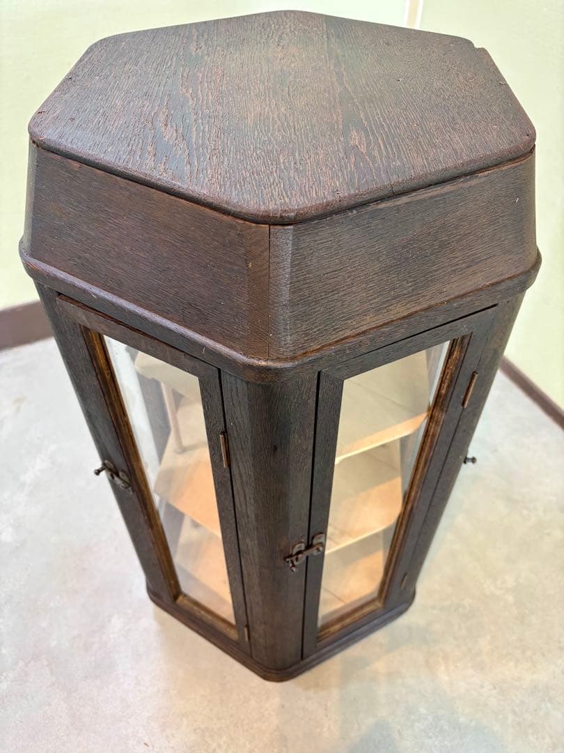 回転式 ヘキサゴン(六角形） ガラスケース 木製 アンティーク 6扉 3棚