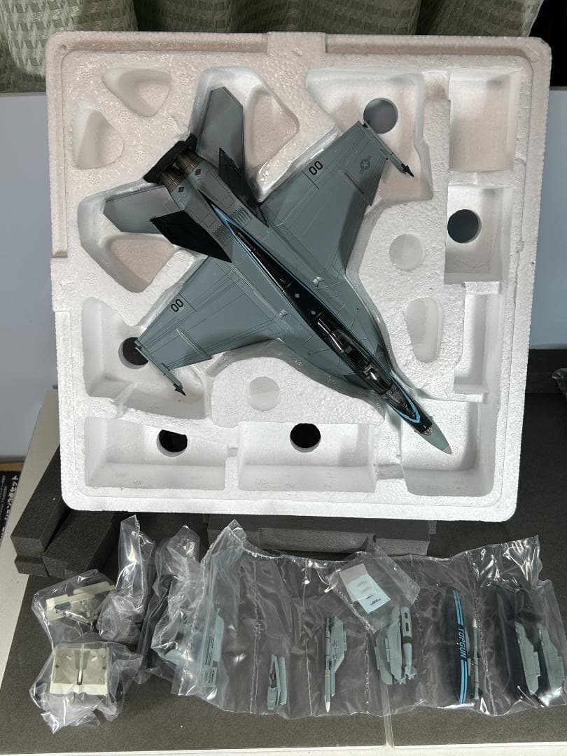 ホビーマスター 1/72 F/A-18F TOPGUN 50th 記念塗装