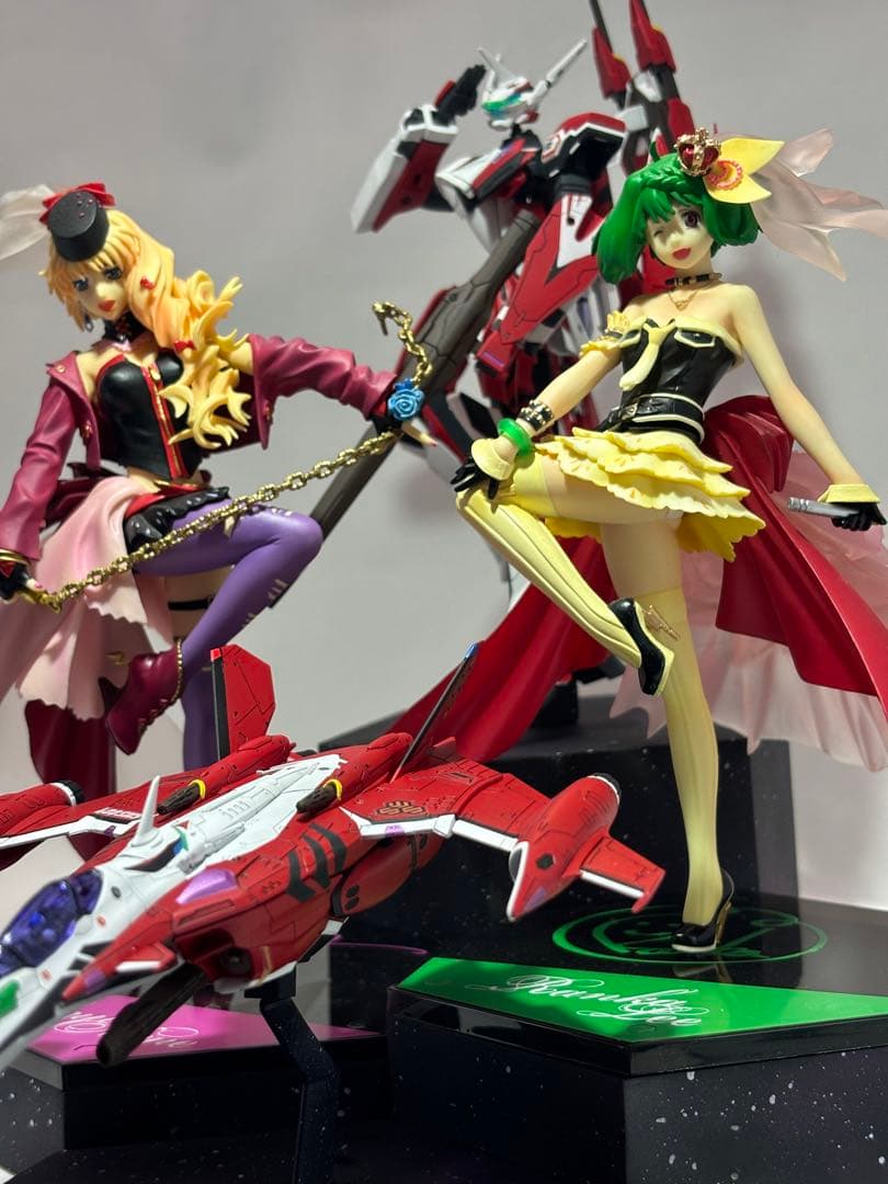 HGデュランダルバルキリー＋シェリル&ランカ〜サヨナラノツバサ〜　塗装完成品