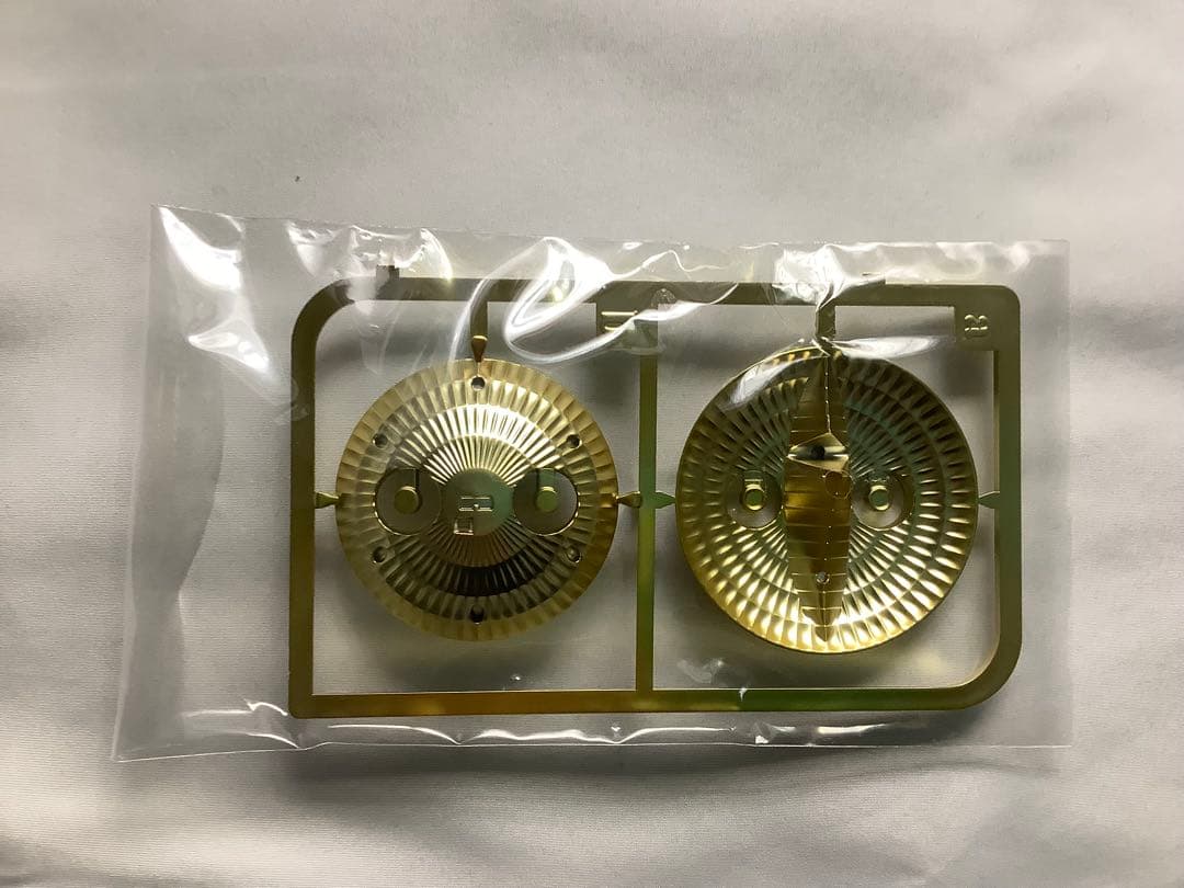 海洋堂 太陽の塔 1/200 未組立 箱・説明書完備 金メッキパーツ 万博