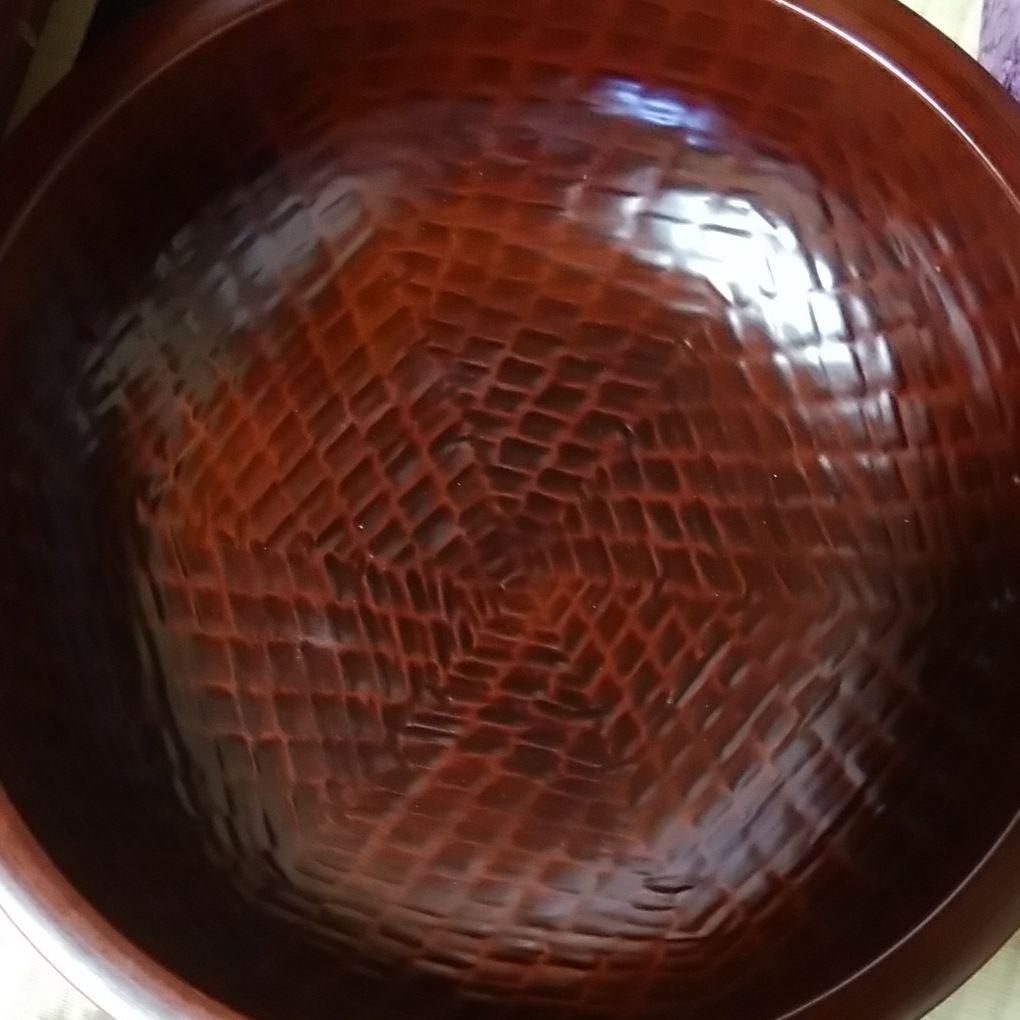 こね鉢尺2　栃こね鉢　くり抜き　ナタ目彫り　溜塗り　会津塗　高級漆器　木製　麺