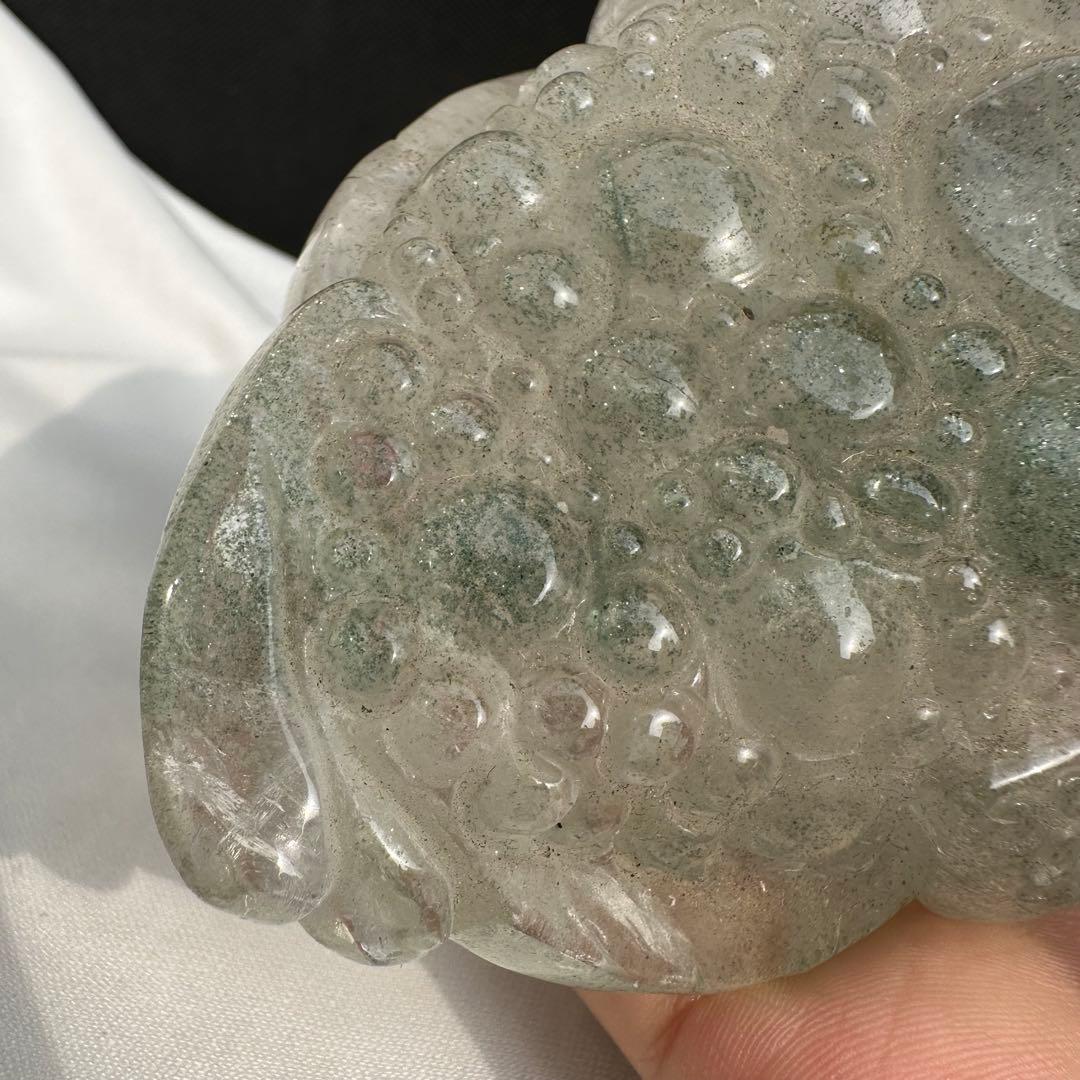 希少❣️天然石 グリーンストロベリークォーツ共生水晶の銭蛙　置物　彫り物D.103