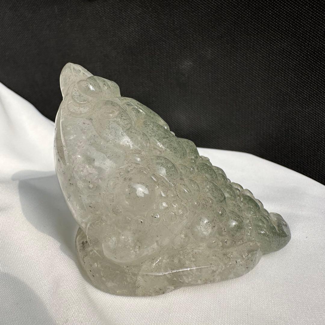 希少❣️天然石 グリーンストロベリークォーツ共生水晶の銭蛙　置物　彫り物D.103
