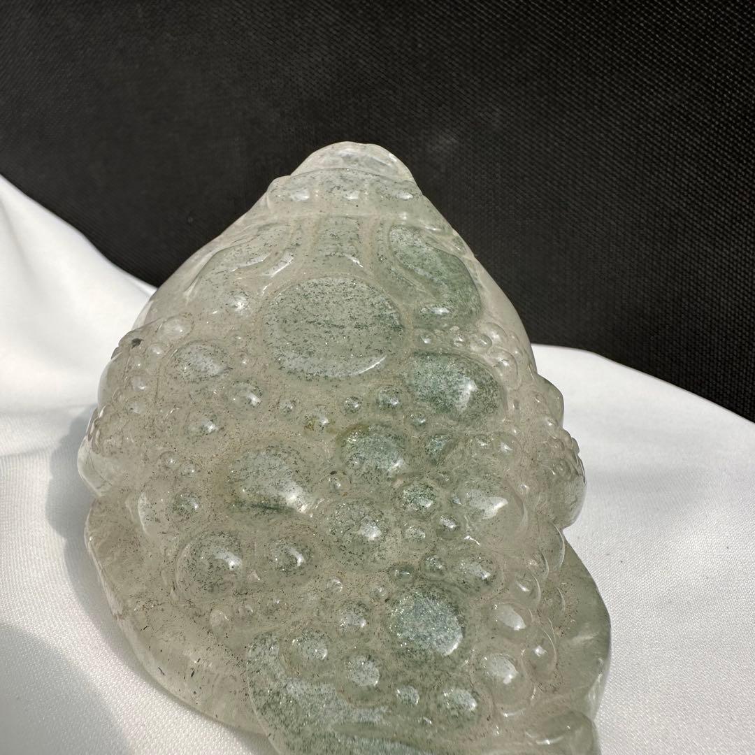 希少❣️天然石 グリーンストロベリークォーツ共生水晶の銭蛙　置物　彫り物D.103