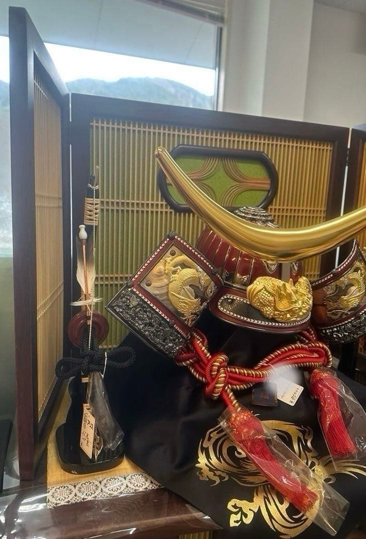 五月人形 兜飾り 伊達政宗公 三日月前立 木製屏風付き 新品未使用