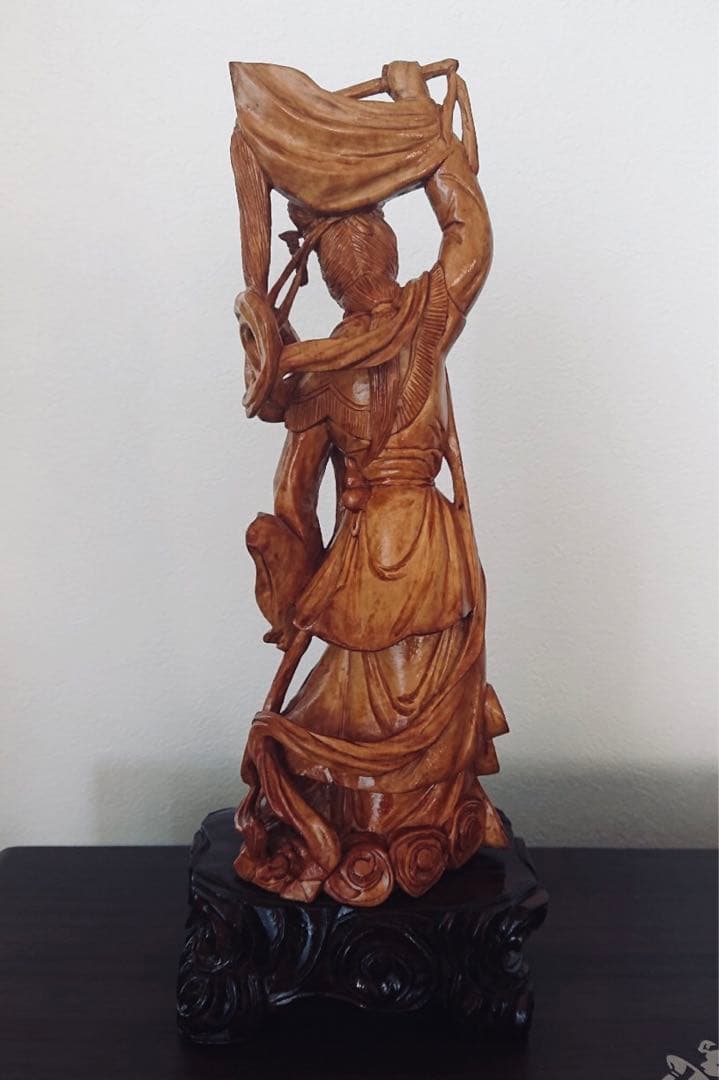 ★中国美術工芸品　舞姫像　天然木手彫り彫刻　台座付き　置物