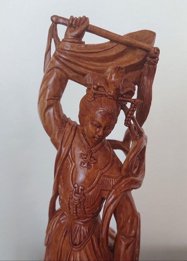 ★中国美術工芸品　舞姫像　天然木手彫り彫刻　台座付き　置物