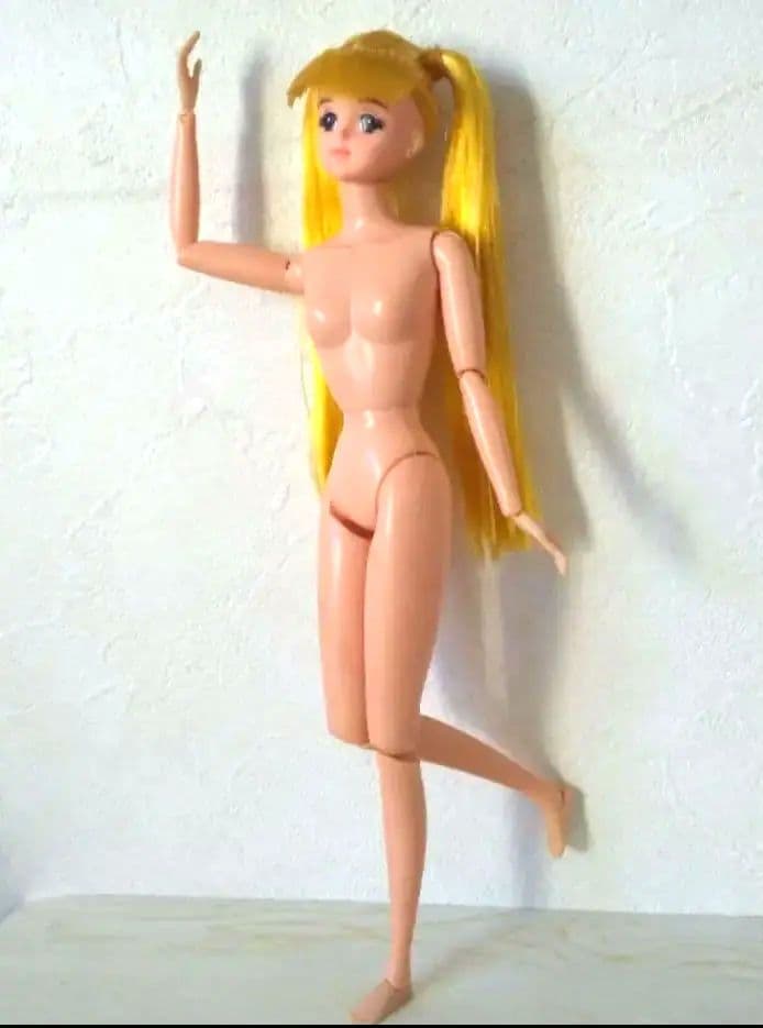 ♥箱無し新品♥ノアドロームエイティーンジェニーイエローツインテール可動ボディー