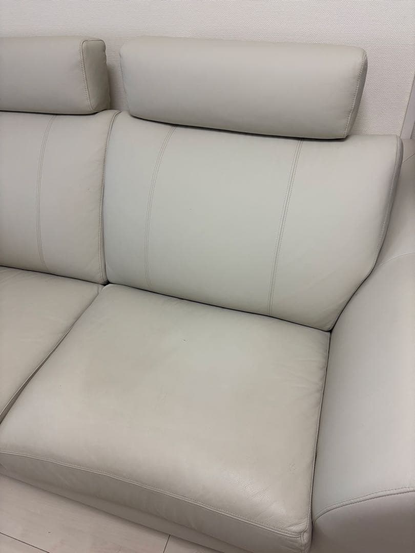 ニトリ　ホワイトレザー 2人掛けソファ