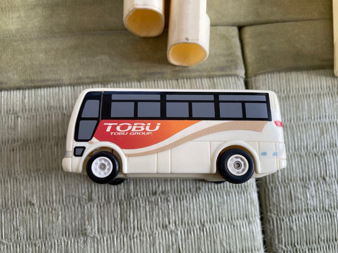 トミカ プラロード道路セット　モータートミカのバス付