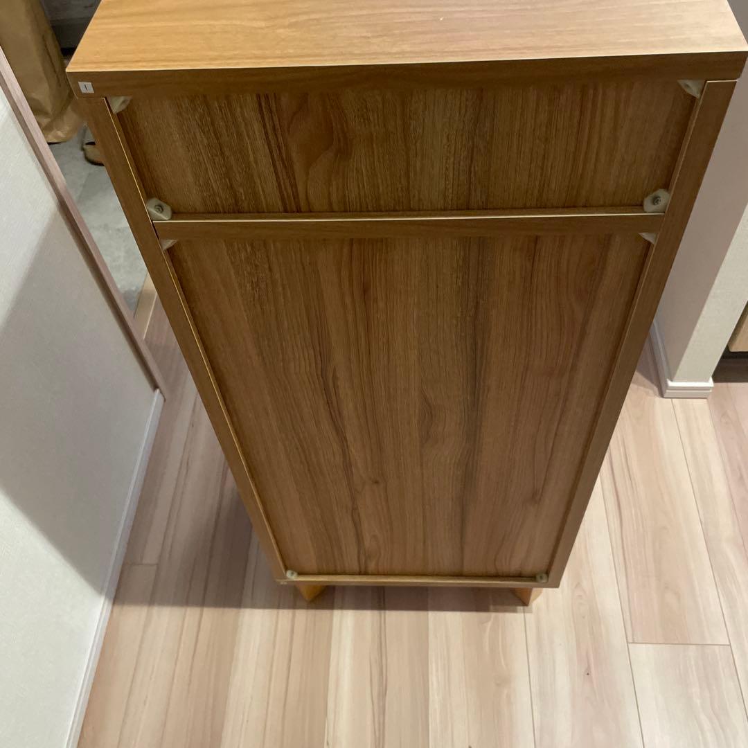 北欧家具　木製食器棚 引き出しとガラス扉付き　たのめる便