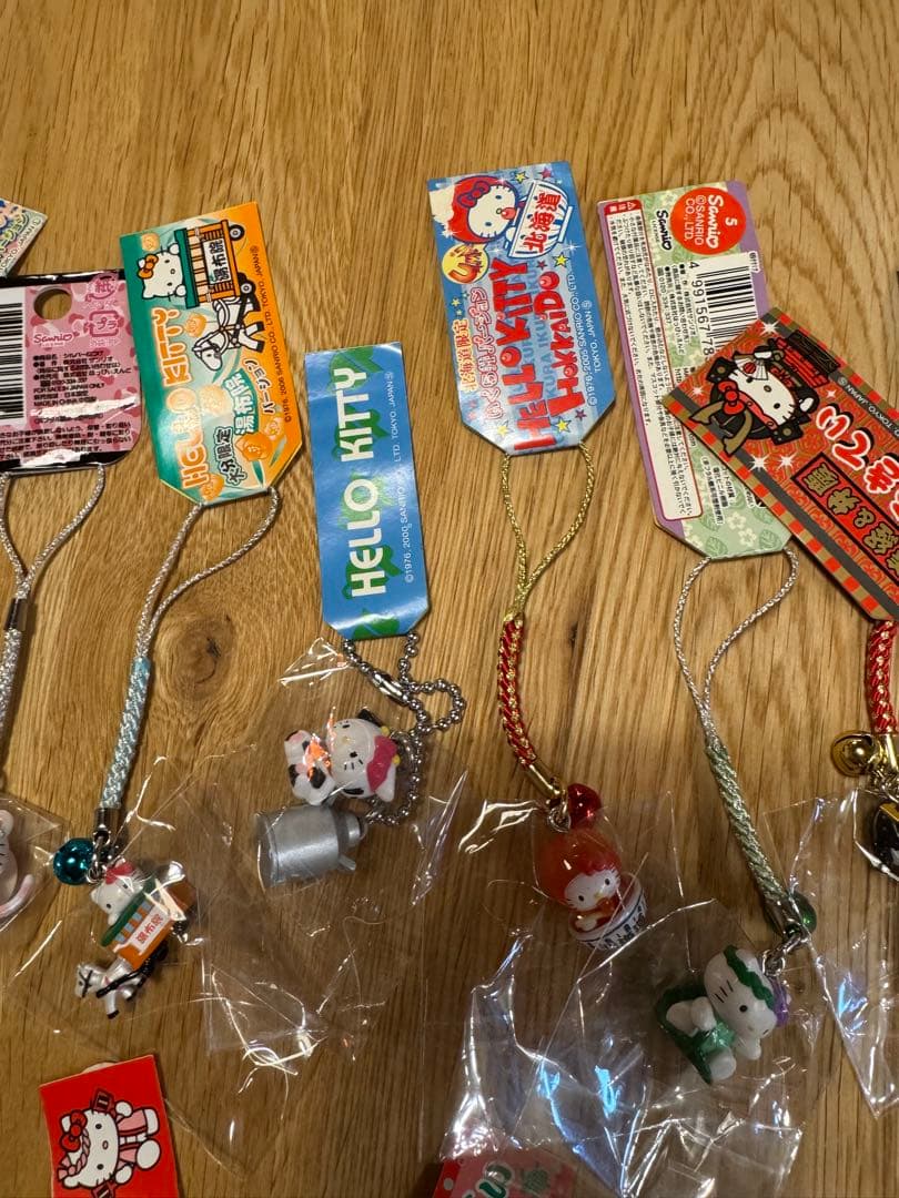 T*a様 ハローキティ 根付セット ３８＋1 ご当地限定品多数　おまけ付き