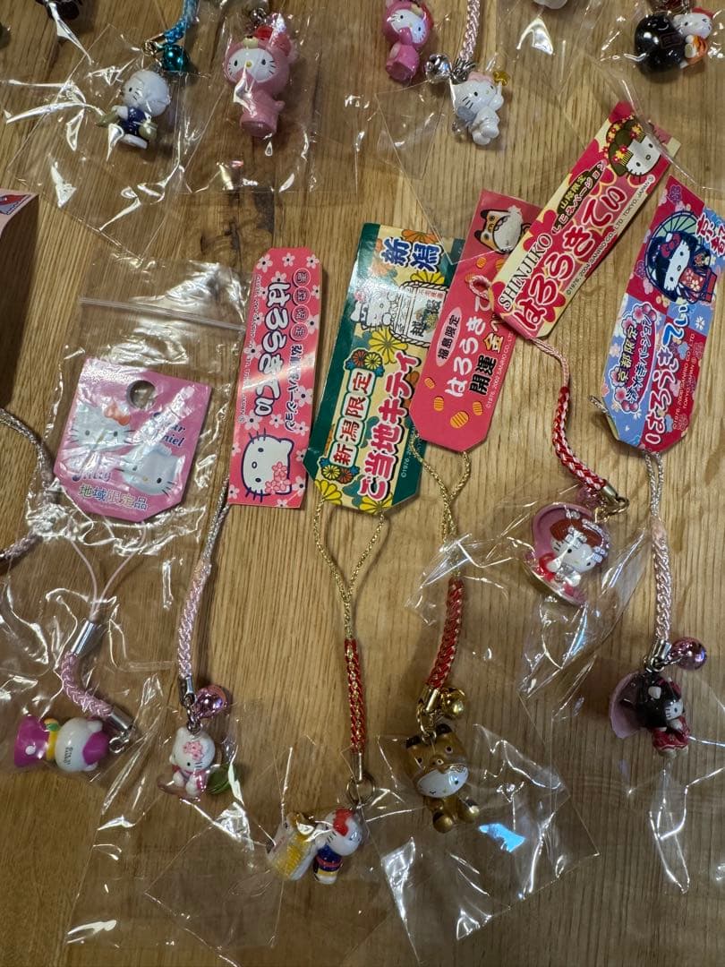 T*a様 ハローキティ 根付セット ３８＋1 ご当地限定品多数　おまけ付き