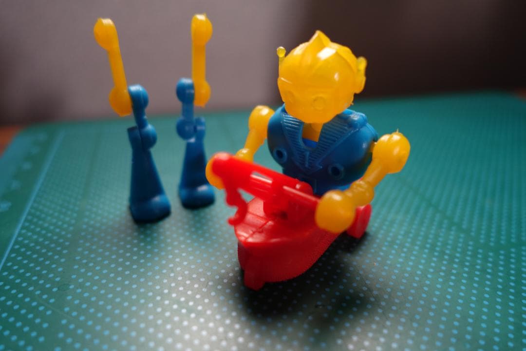 昭和レトロ グリコのおまけ 変身ロボットパピーくん - メルカリ