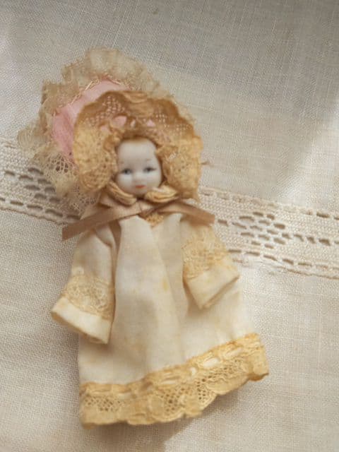 お値下げ イースターエッグ入り オールビスクの小さな赤ちゃん お