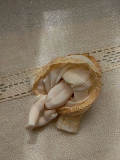 お値下げ イースターエッグ入り オールビスクの小さな赤ちゃん お