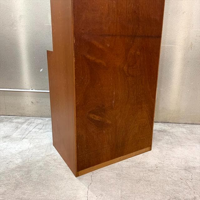 くらげ様■ヴィンテージのチークディスプレイキャビネット（扉収納）