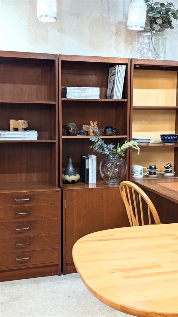 くらげ様■ヴィンテージのチークディスプレイキャビネット（扉収納）