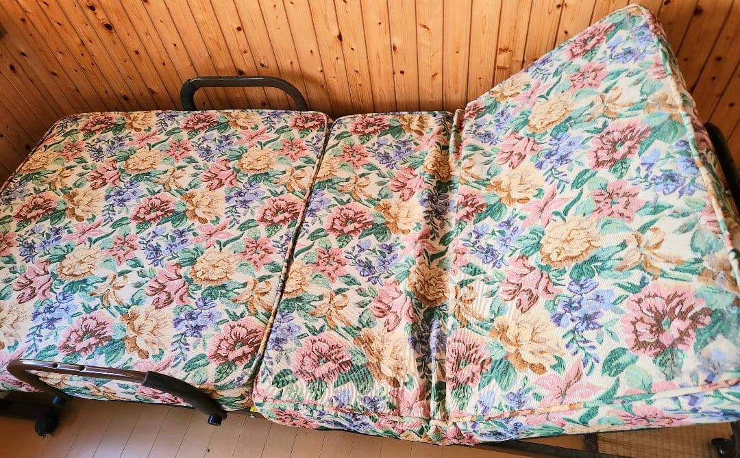 リクライニング付き　シングルベッド