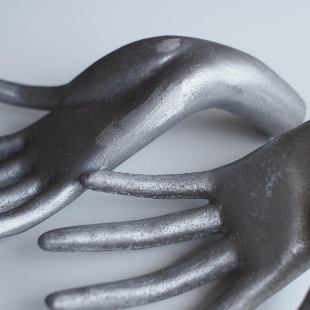 delicate hands / 手のオブジェ