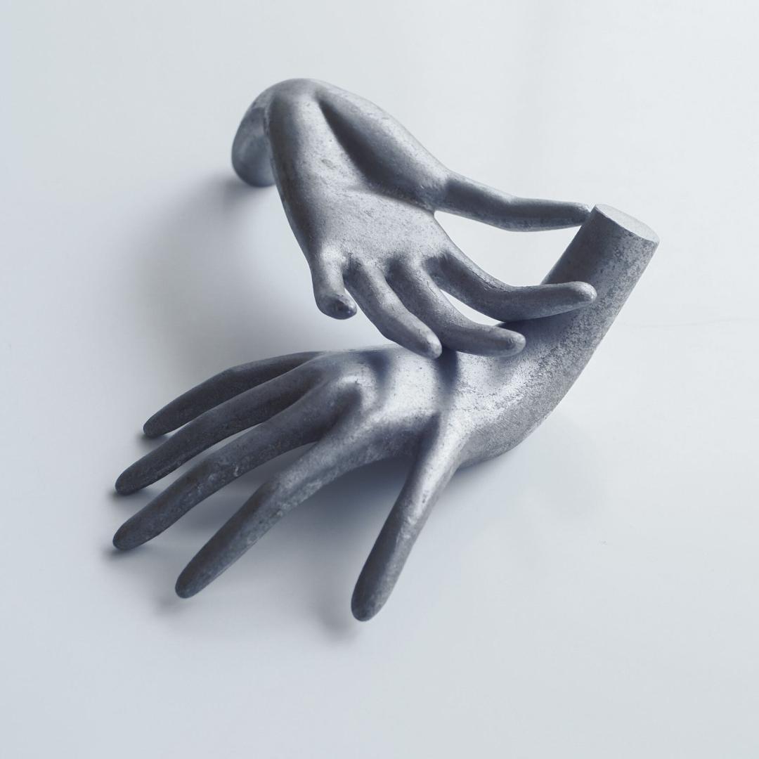 delicate hands / 手のオブジェ