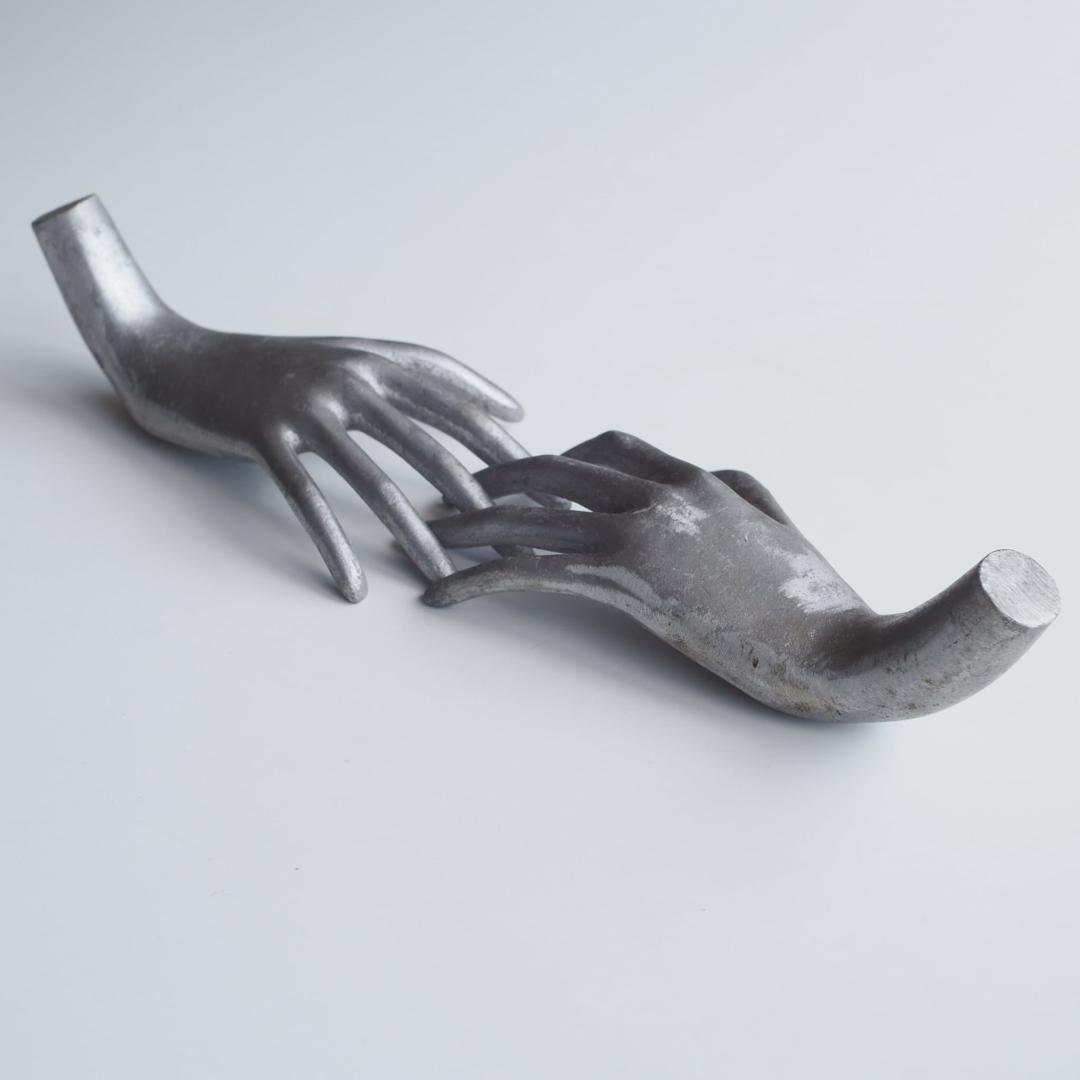 delicate hands / 手のオブジェ