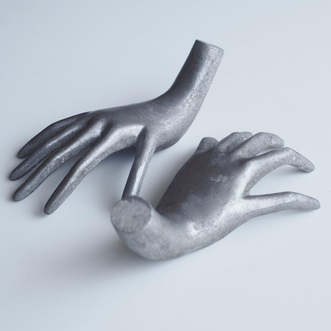 delicate hands / 手のオブジェ