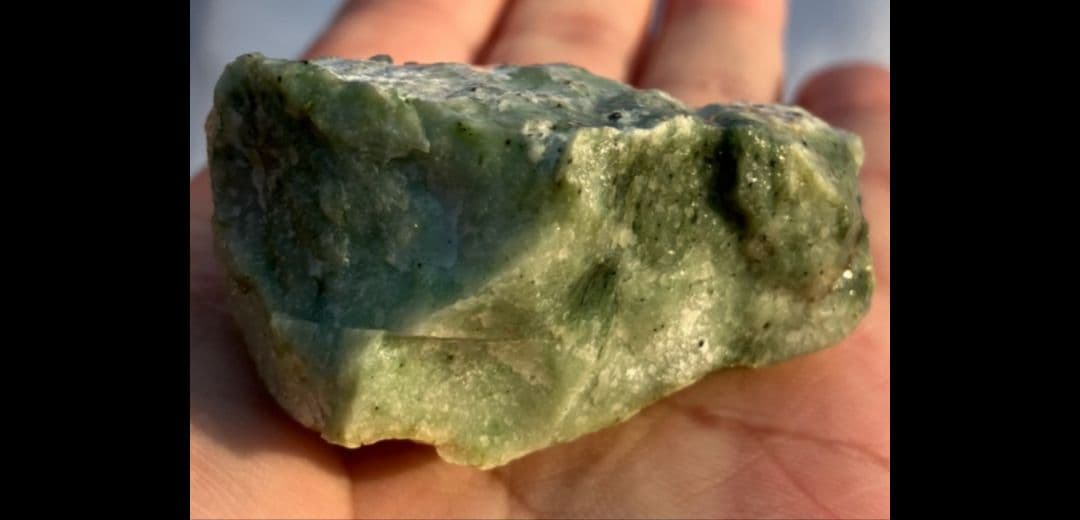 日高翡翠　原石