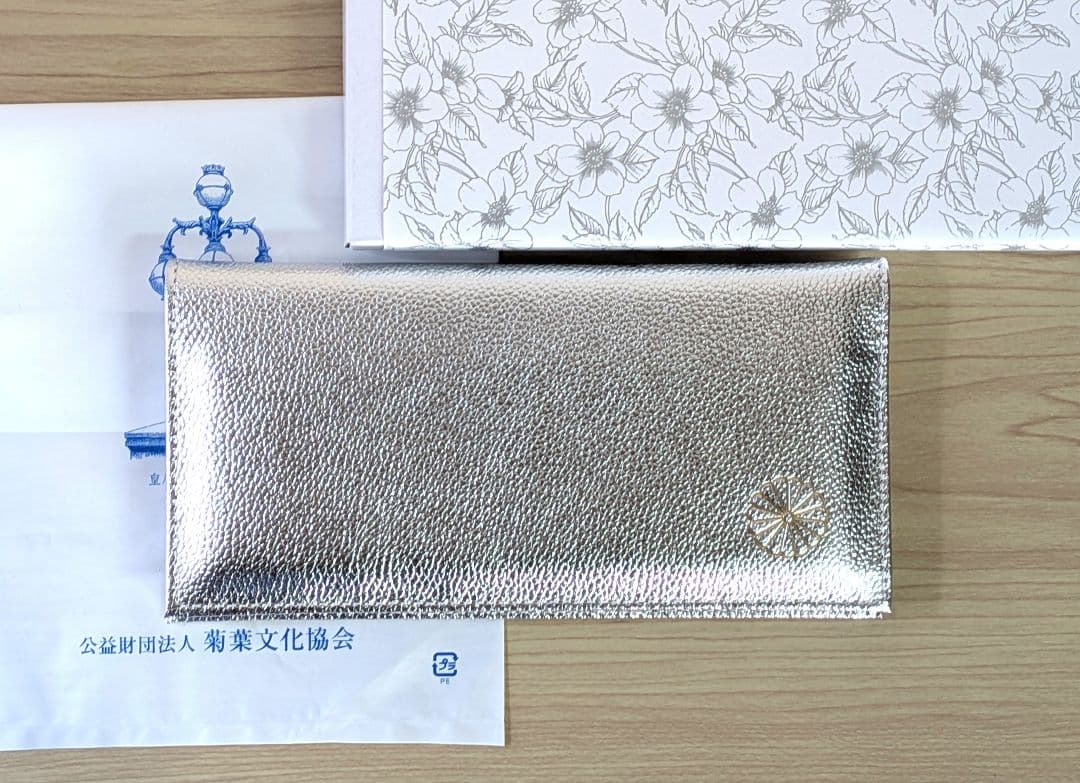 新品未使用】皇居東御苑本丸 シルバー長財布 本革 - メルカリ