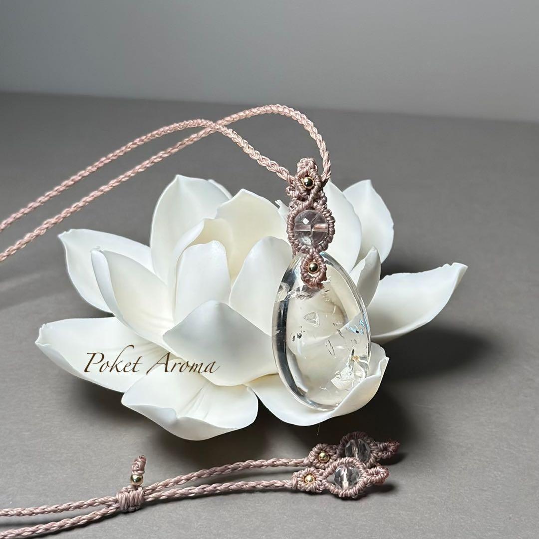 『虹咲』虹入りアイリスクォーツのマクラメペンダントネックレス