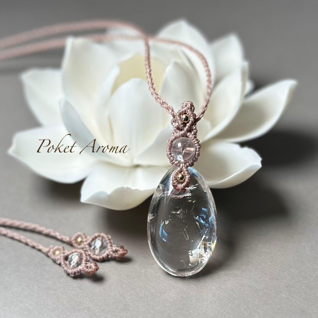 『虹咲』虹入りアイリスクォーツのマクラメペンダントネックレス